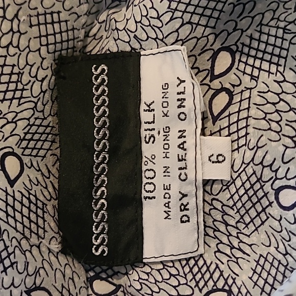 VINTAGE 100% Silk Blouse, Made in Hong Kong - Picture 8 of 10